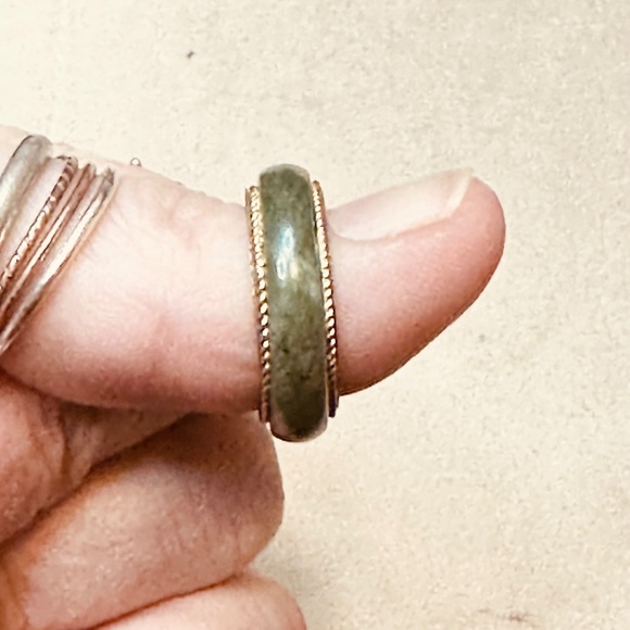 Green Jasper Band in Gold Tone Metal Setting Vintage - Picture 3 of 15